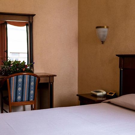 Hotel Astor Piacenza Zewnętrze zdjęcie