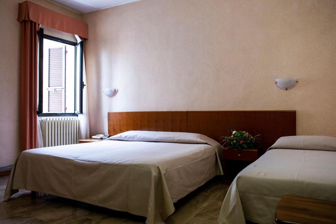 Hotel Astor Piacenza Zewnętrze zdjęcie
