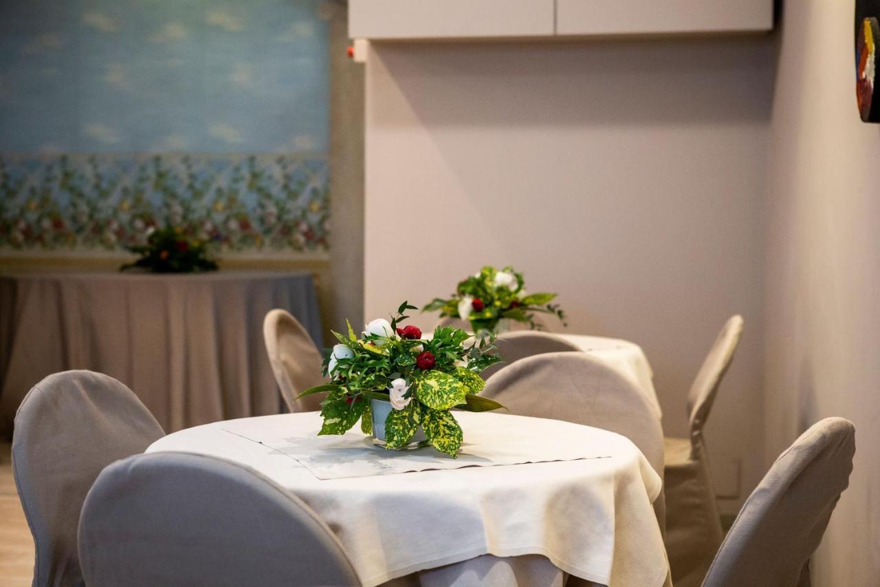 Hotel Astor Piacenza Zewnętrze zdjęcie