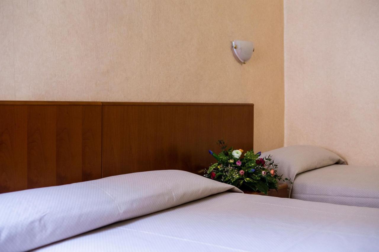 Hotel Astor Piacenza Zewnętrze zdjęcie