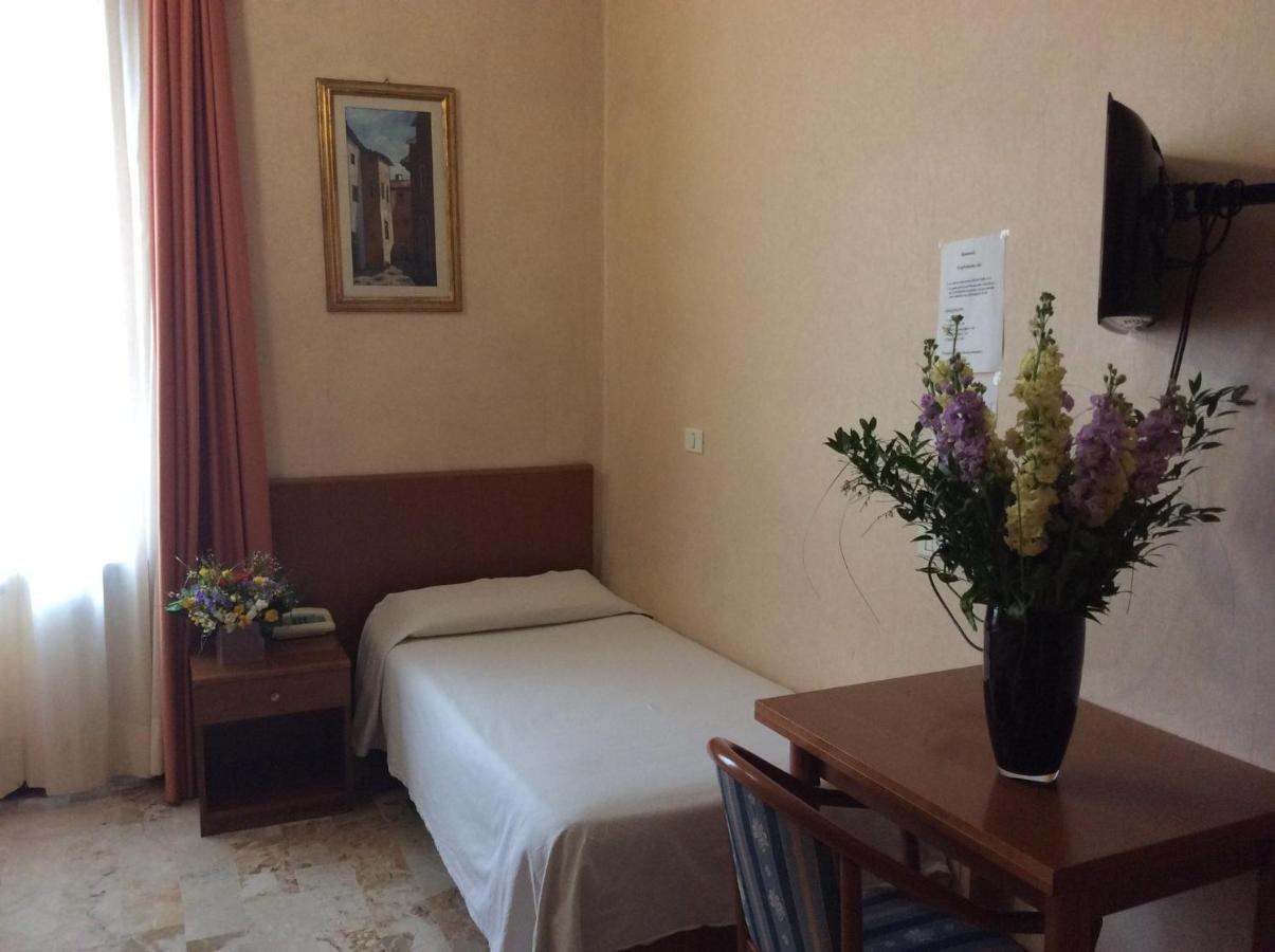 Hotel Astor Piacenza Zewnętrze zdjęcie